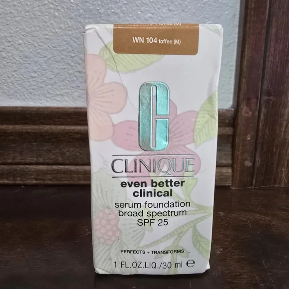 Clinique Even Better Clinical Serum Foundation SPF 25 WN 104 Toffee - Picture 3 of 5